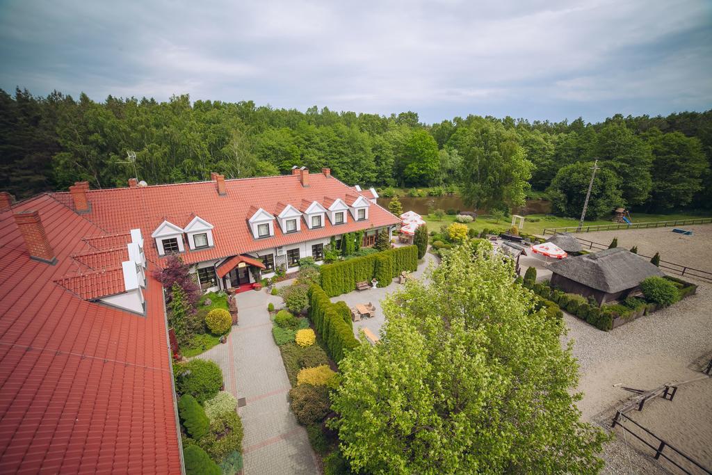 Hubertus Aparthotel & Restaurant & Horse Club Starogard Gdanski Exterior photo